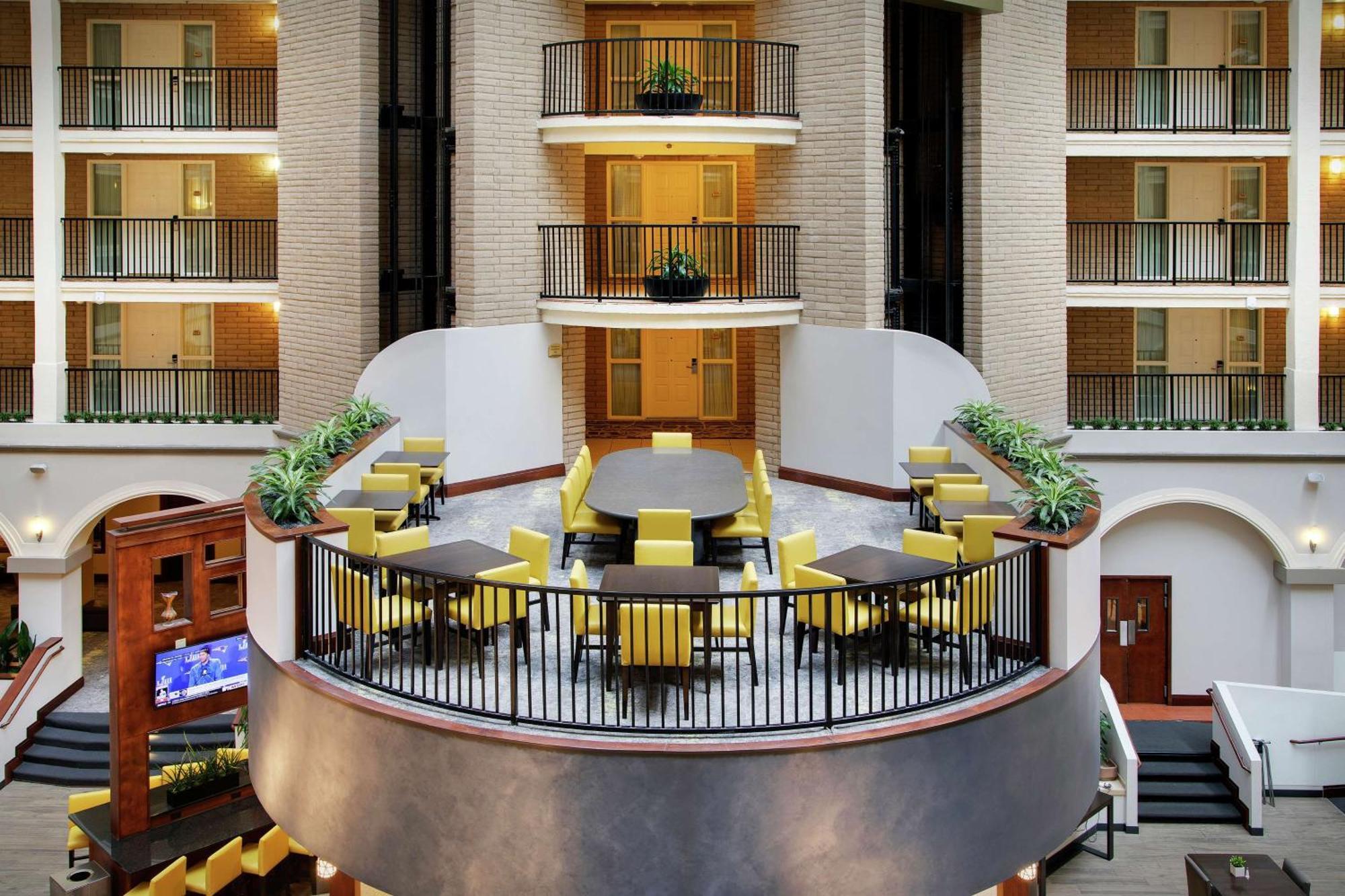 Embassy Suites Dallas - Park Central Area Bagian luar foto