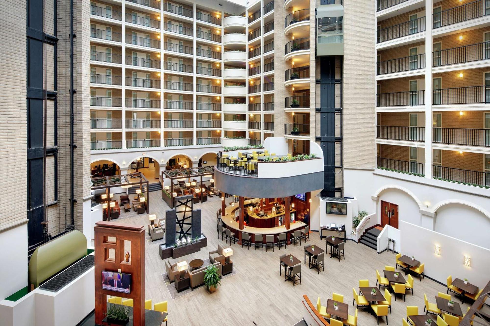 Embassy Suites Dallas - Park Central Area Bagian luar foto